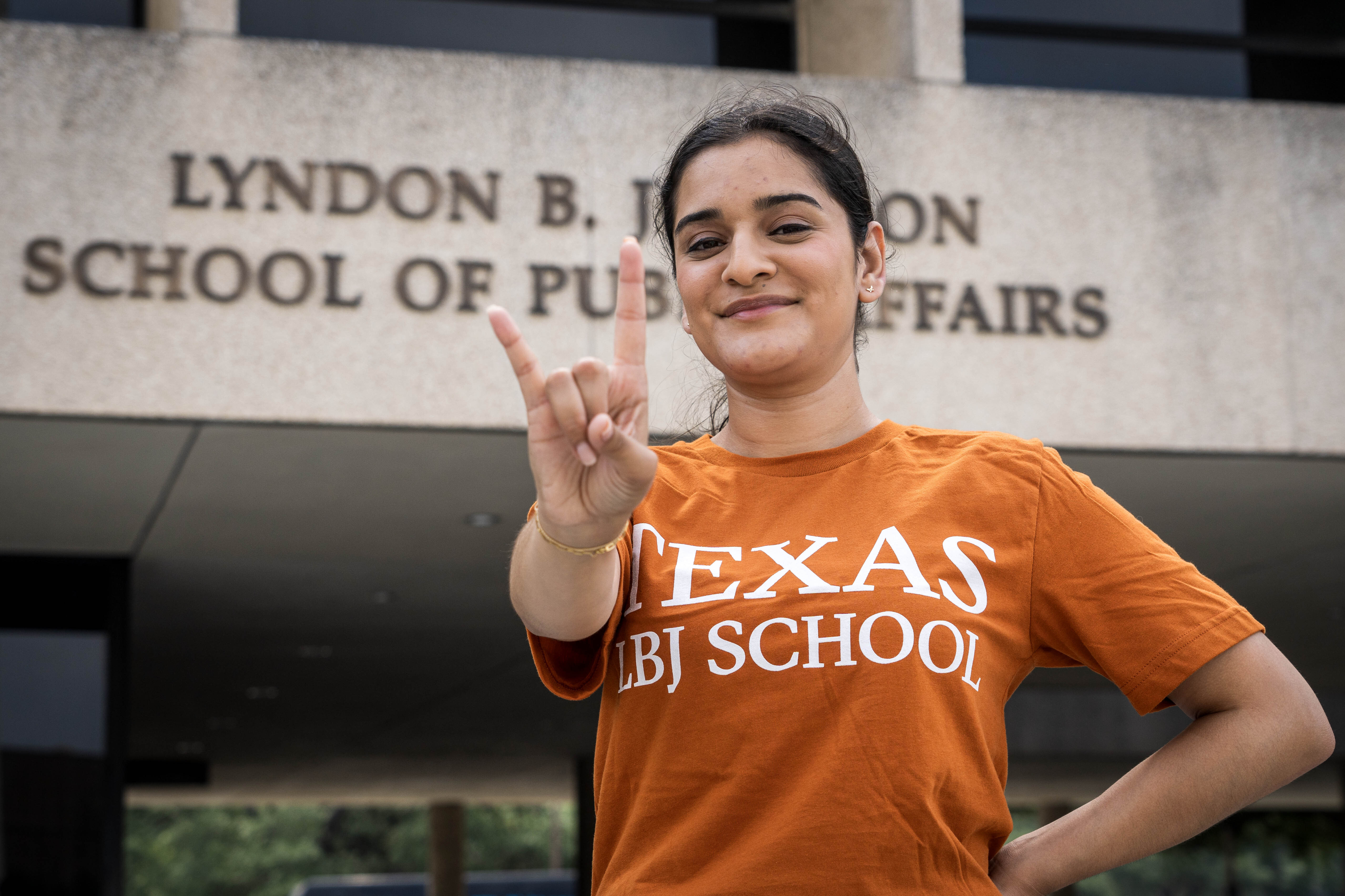 Fernanda Figueroa, LBJ School MPAff '24 student showing a hookem hand sign.