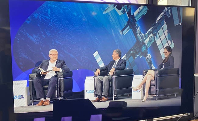 Alyssa Goessler at the St. Gallen Symposium with Josef Aschbacher, director general of the European Space Agency (ESA), and Franklin Chang Díaz, former NASA astronaut and founder and CEO of the Ad Astra Rocket Company (middle).