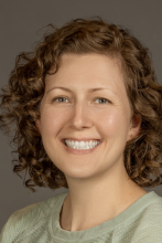 Headshot of Amy Leff with grey background