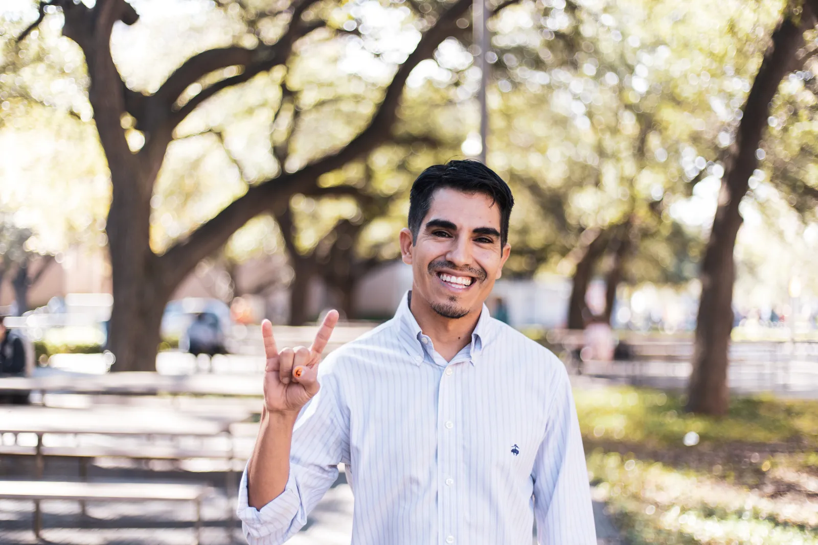 PhD student, Felipe Antequera, hook 'em