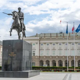 Image of Jozef Poniatowski in front of Presidential Palace of Poland