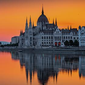 Image of Hungarian Parliament in Budapest