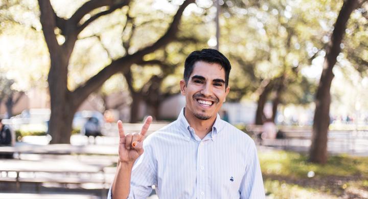 PhD student, Felipe Antequera, hook 'em