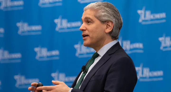 Dr. Aldo Flores-Quiroga speaks to LBJ students about opening Mexico's oil and gas industry on March 28, 2019