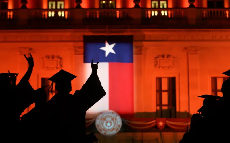 commencement hook em